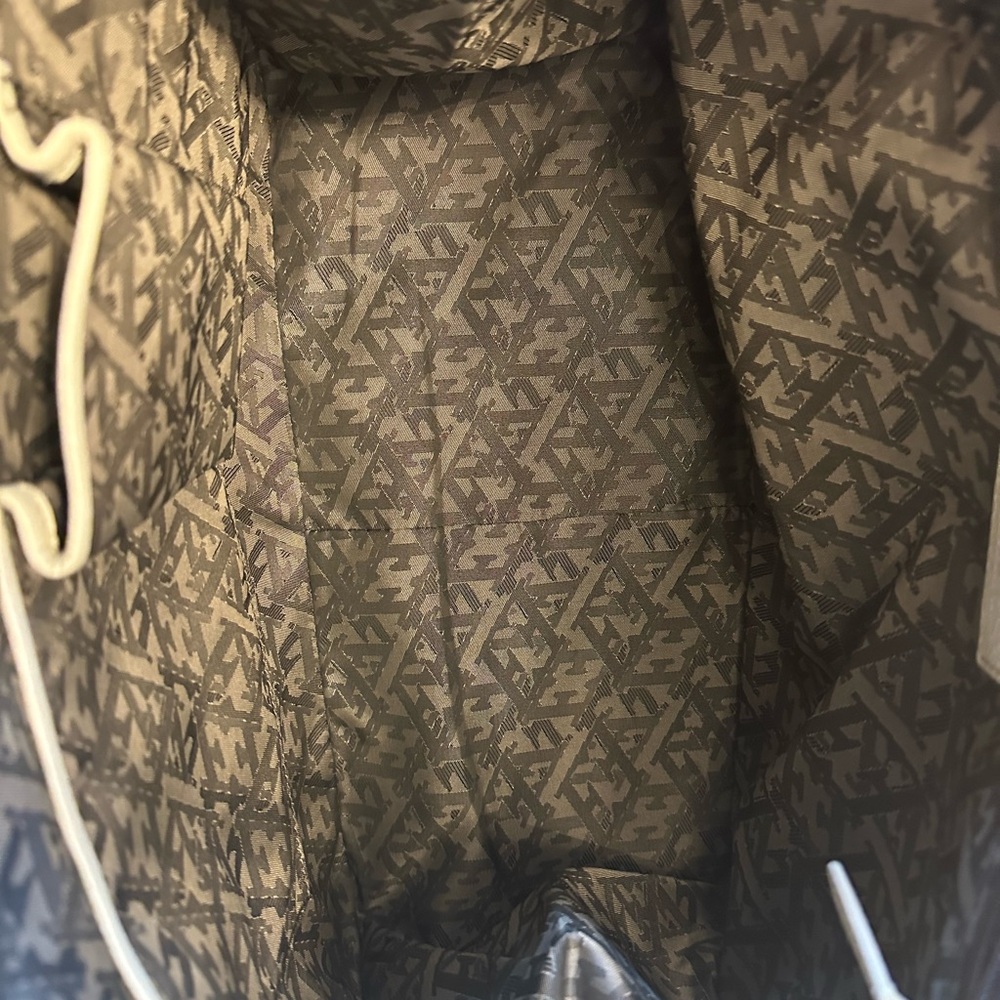 🦋Escada Handbag - Picture 5 of 12